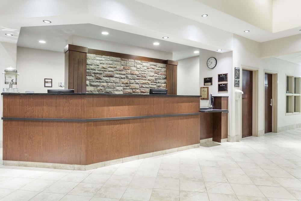 Ramada By Wyndham Drayton Valley Dış mekan fotoğraf
