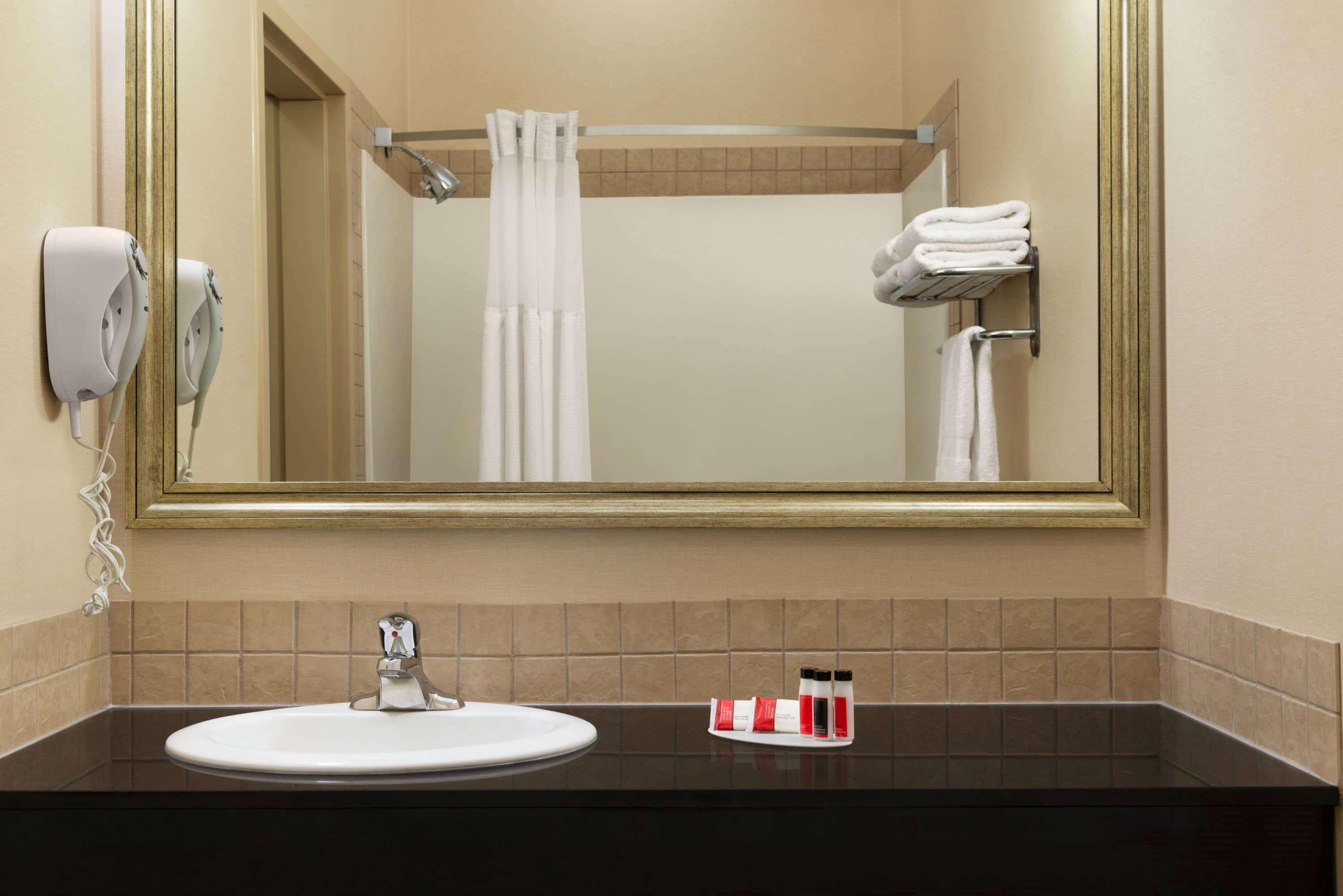 Ramada By Wyndham Drayton Valley Dış mekan fotoğraf