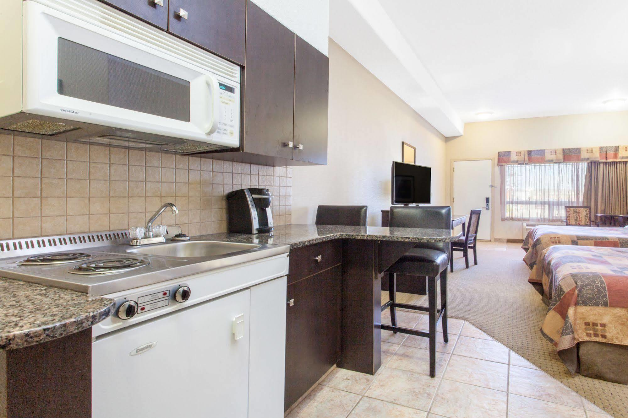 Ramada By Wyndham Drayton Valley Dış mekan fotoğraf