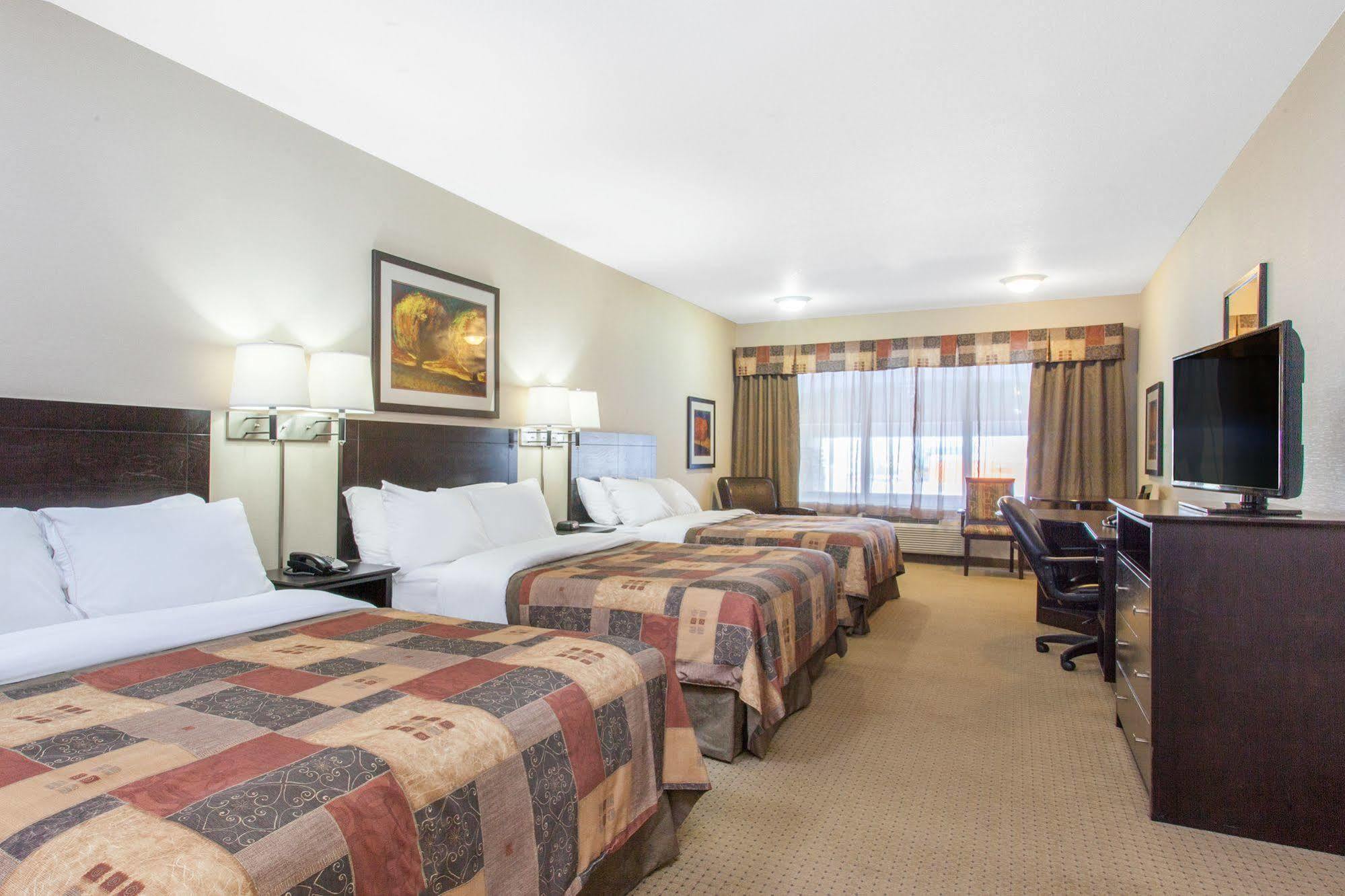 Ramada By Wyndham Drayton Valley Dış mekan fotoğraf
